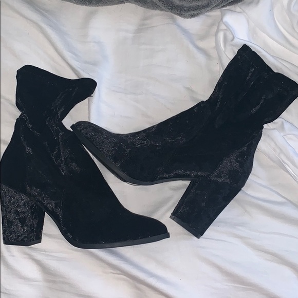 Velvet black heal boots - Picture 1 of 3